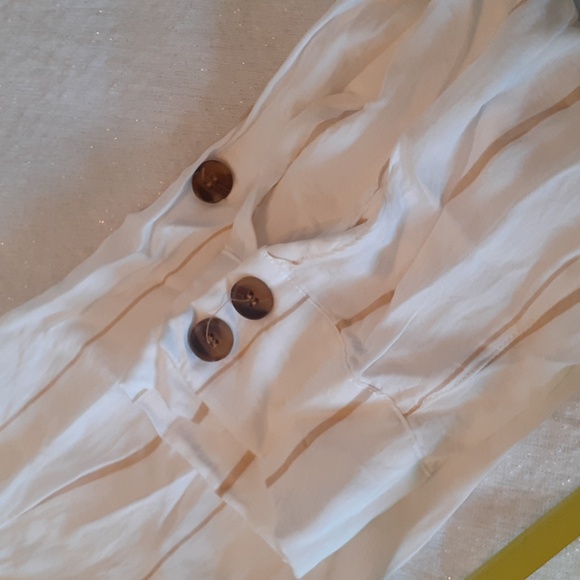 Gold and white long sleeve button down top size XL 100% rayon - Picture 9 of 10